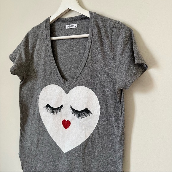 Lauren Moshi V Neck T Shirt In Heathered Gray White Heart Size  M - Picture 2 of 5